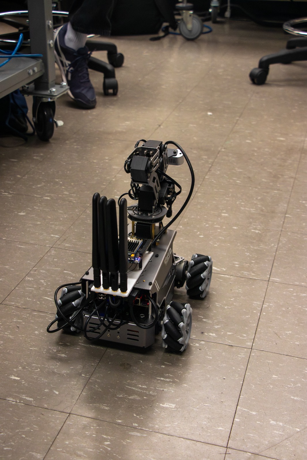 Robot car activity photo.